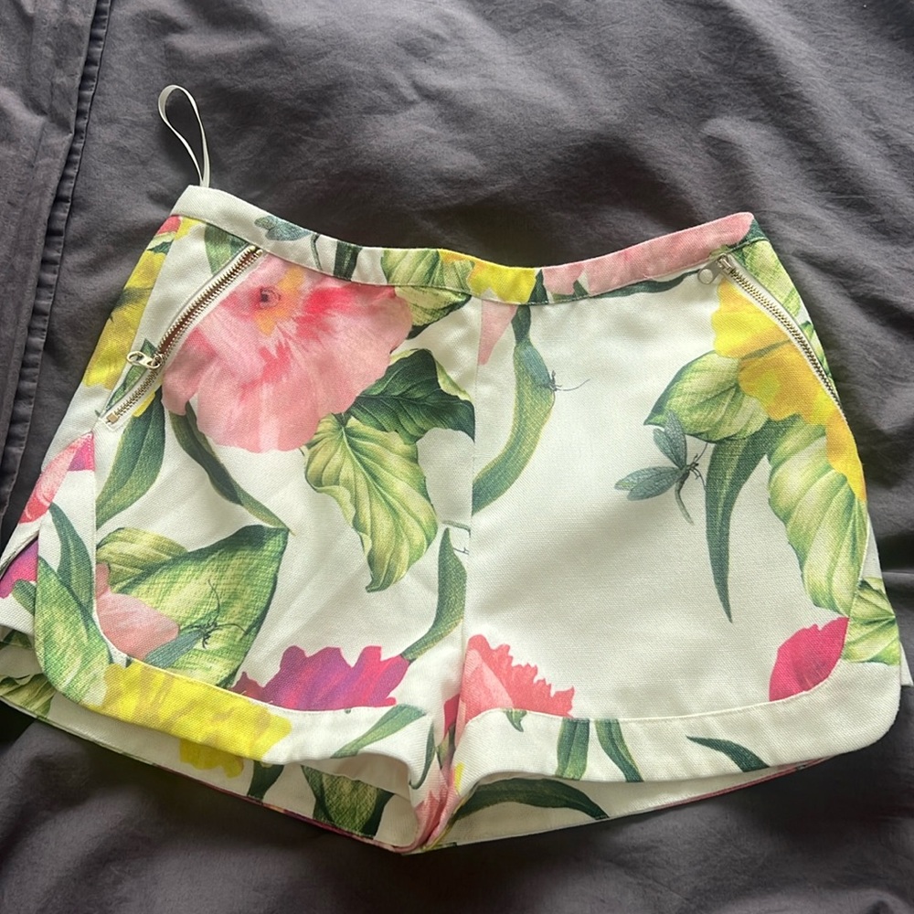 Ted Baker Floral Print Shorts size 0- perfect for spring!
